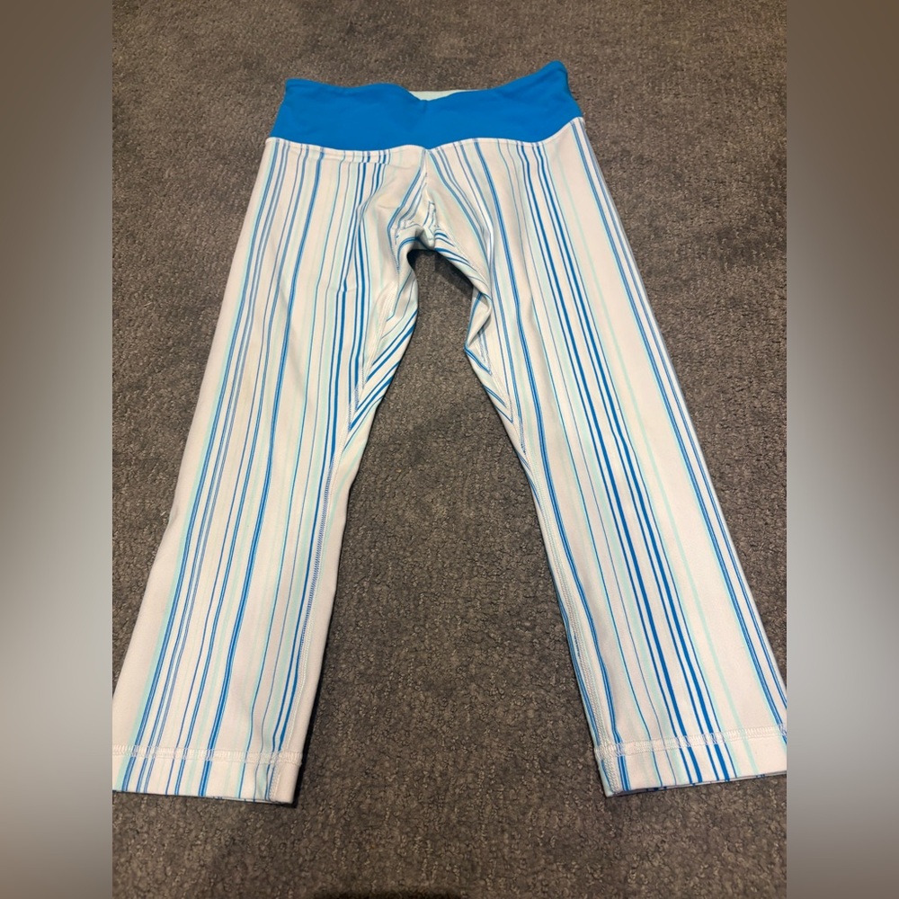 Lululemon Wunder Under Crop Candy
White Stripe Size 4